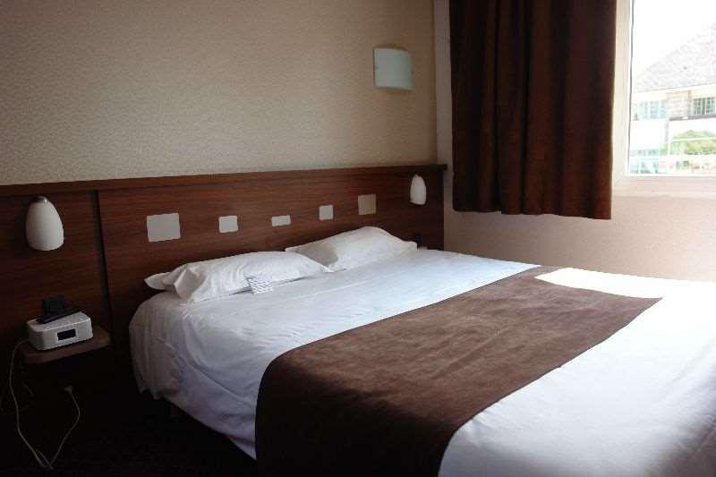 Brit Hotel Rennes Le Castel Zimmer foto