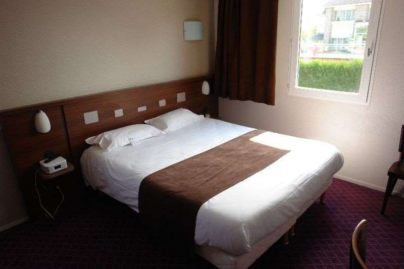Brit Hotel Rennes Le Castel Zimmer foto